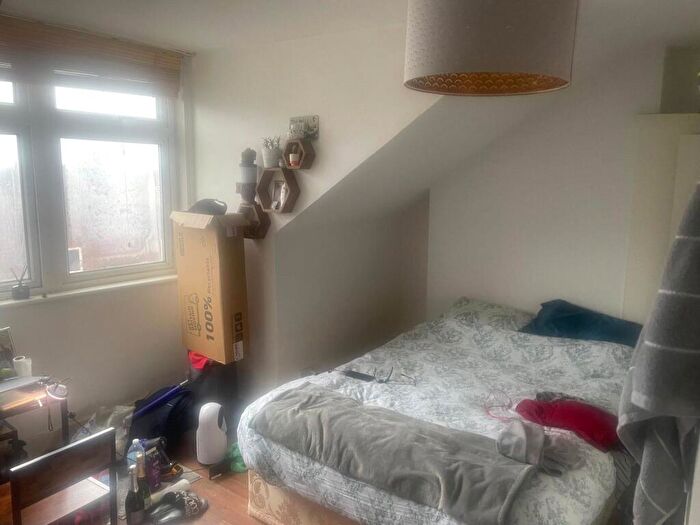 Apartment To Rent In Friern Barnet Road, Friern Barnet, London, N11