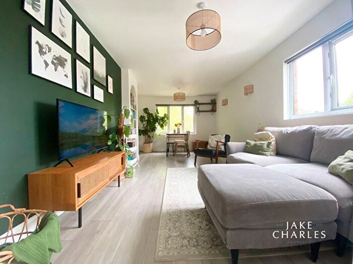 2 Bedroom Maisonette To Rent In Welsummer Way, Cheshunt, Waltham Cross, EN8