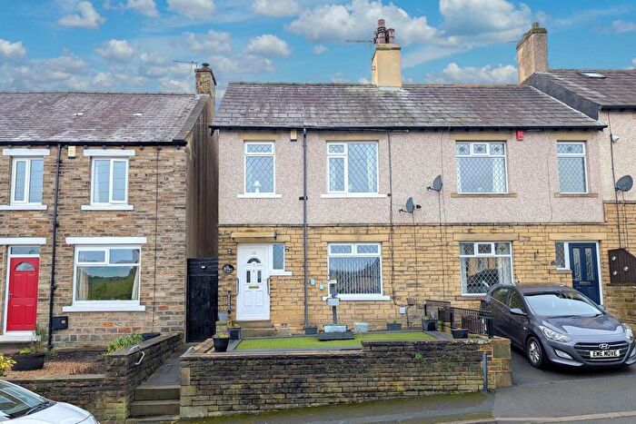 3 Bedroom End Of Terrace House For Sale In Lee Street, Brighouse, HD6