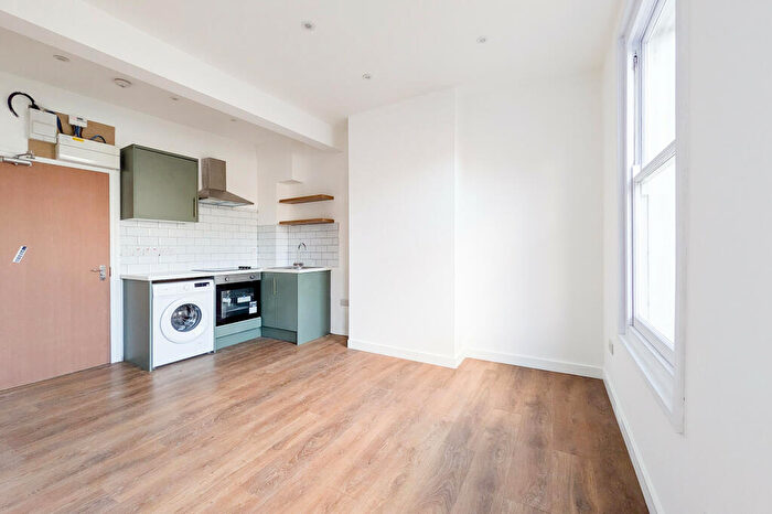2 Bedroom Terraced House To Rent In New Cross Road, London, SE14