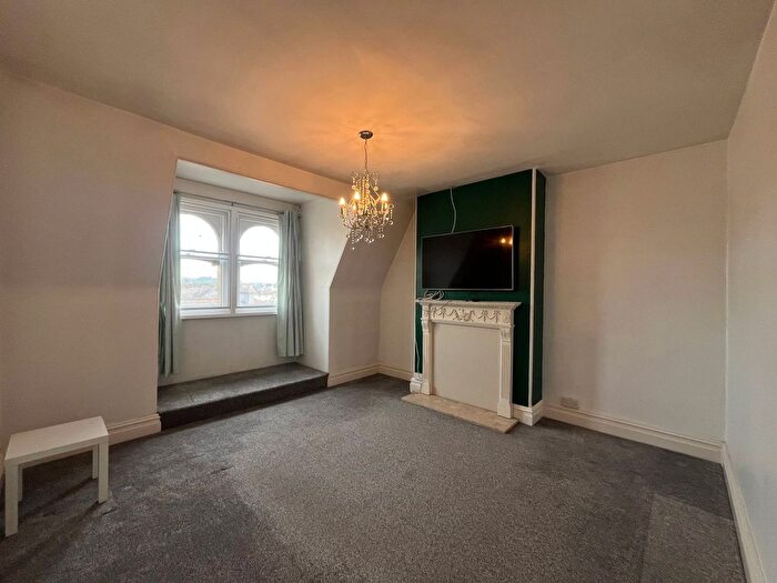 2 Bedroom Flat To Rent In Queens Park Road, Paignton, TQ4