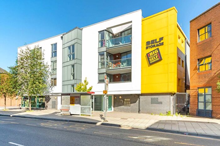 1 Bedroom Flat To Rent In London Road, Kingston Upon Thames, KT2