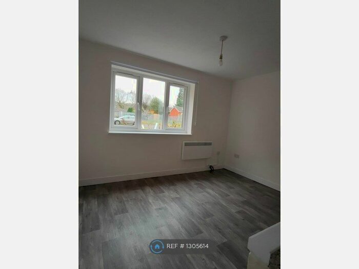 1 Bedroom Flat To Rent In St. Michaels Mews, Tividale, Oldbury B69