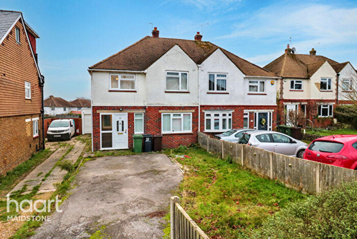3 Bedroom Semi Detached House For Sale In Kent Avenue, Maidstone, ME15
