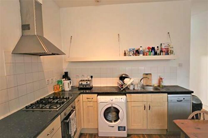 3 Bedroom Flat To Rent In Tollington Way, London, N7