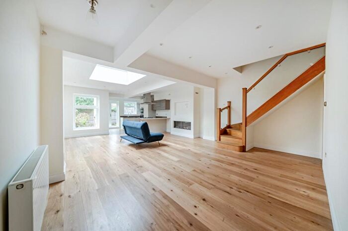 3 Bedroom Semi Detached House For Sale In Sheendale Road, Richmond, TW9