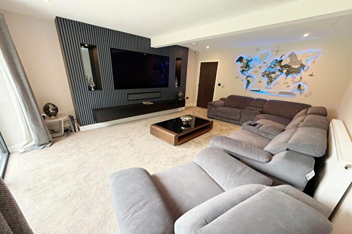 5 Bedroom Detached House For Sale In Victoria Way, Bramhall, SK7