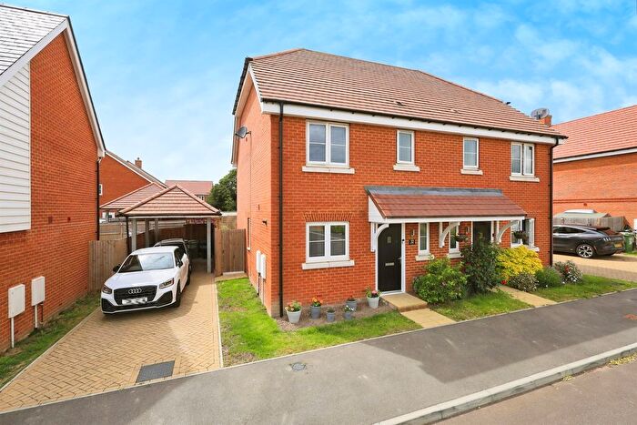 3 Bedroom Semi-Detached House For Sale In Magnolia Close, Hellingly, Hailsham, BN27