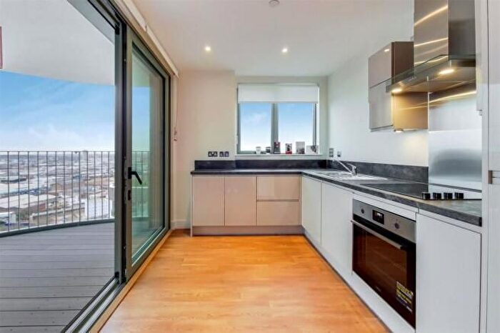 2 Bedroom Flat To Rent In Carrara Tower, City Road, Islington, EC1V