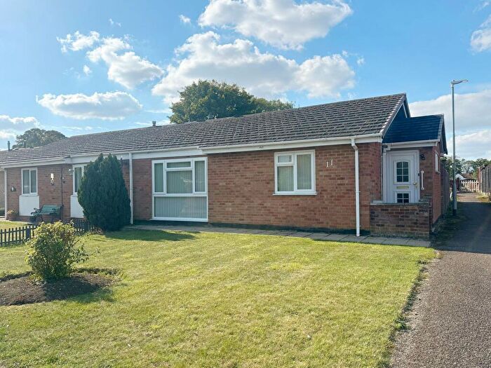 2 Bedroom Bungalow For Sale In Park Close, Moggerhanger, MK44