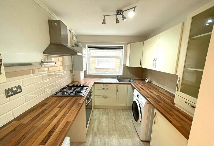 1 Bedroom Flat To Rent In Woodstock Gardens, Beckenham, Kent, BR3