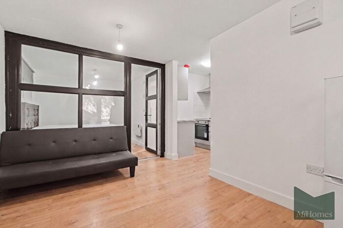 Studio To Rent In Truro Road, London, N22