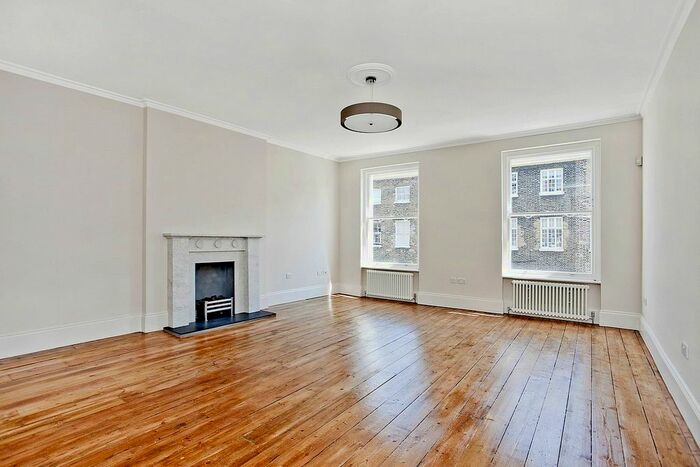 2 Bedroom Flat To Rent In Harley Street, Marylebone, London, W1G
