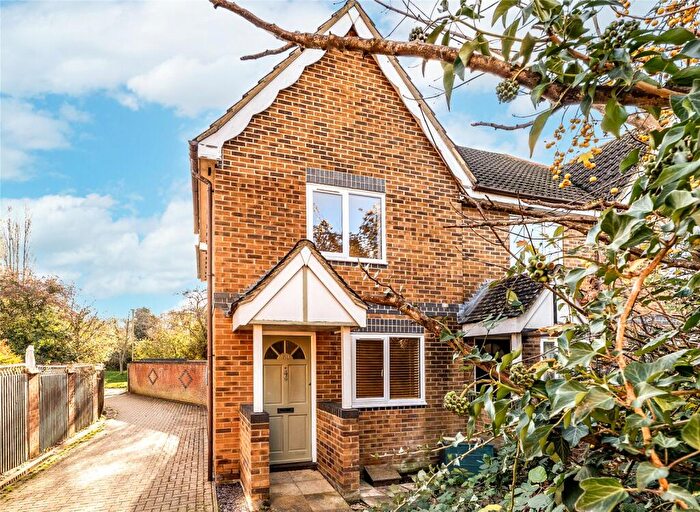 2 Bedroom End Of Terrace House For Sale In Orwell Drive, Didcot, Oxfordshire, OX11
