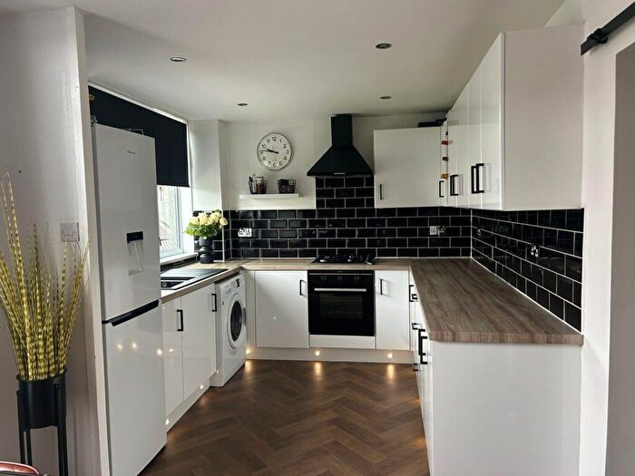 3 Bedroom End Of Terrace House For Sale In Kingsway Place, Dundee, DD3