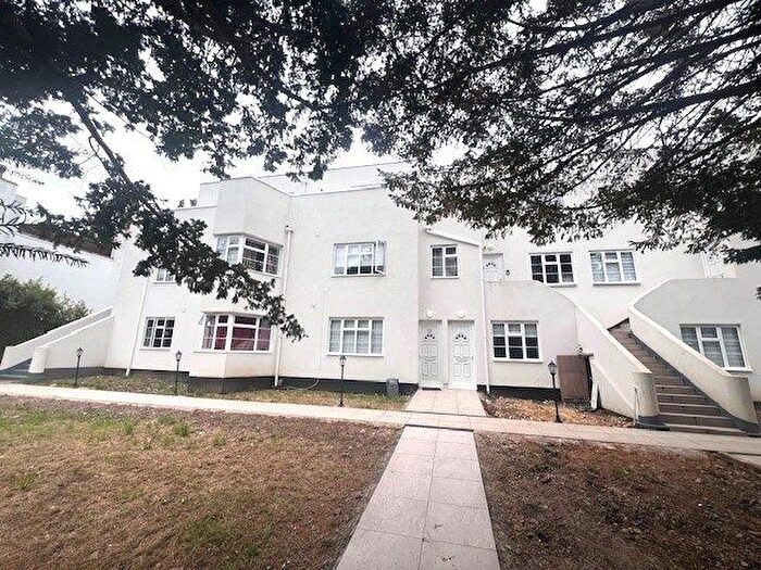 2 Bedroom Flat To Rent In The Avenue, Wembley, HA9