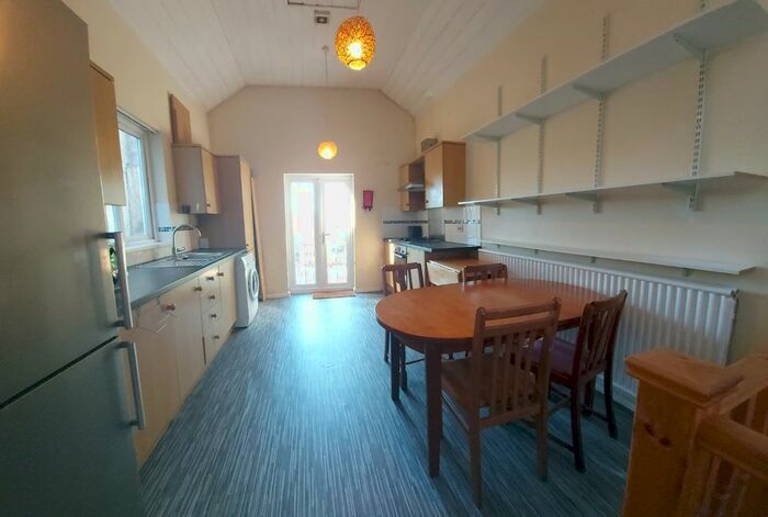 2 Bedroom Property To Rent In Carlton Terrace, Mount Pleasant, Swansea, SA1