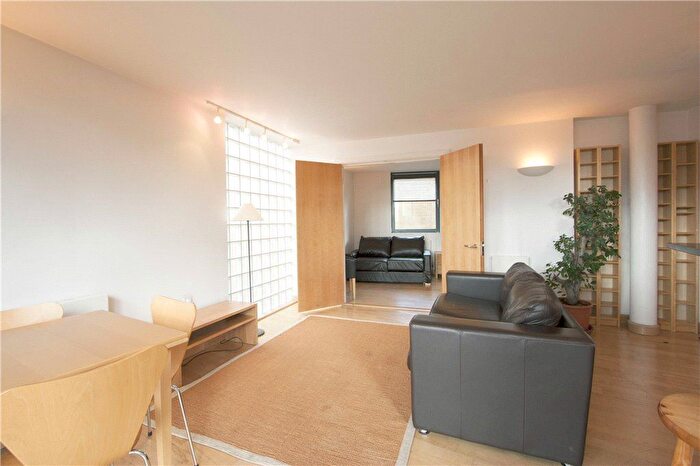 2 Bedroom Flat To Rent In Three Oak Lane, London, SE1