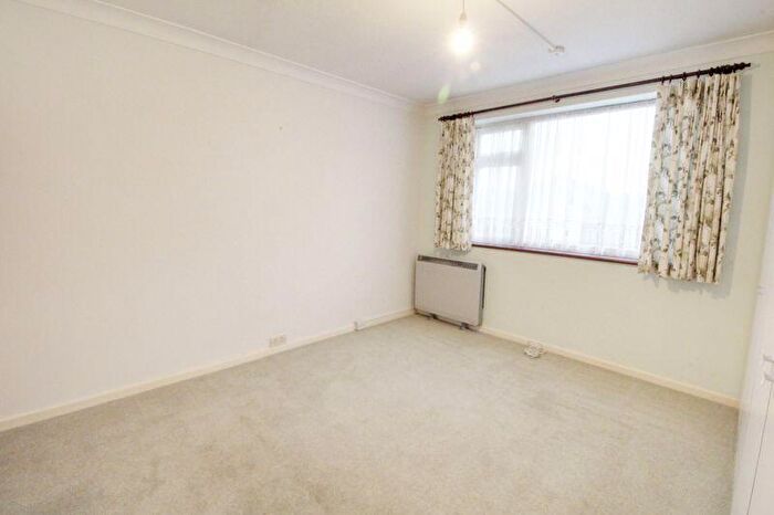 2 Bedroom Detached Bungalow To Rent In Brookside Crescent, Cuffley, EN6