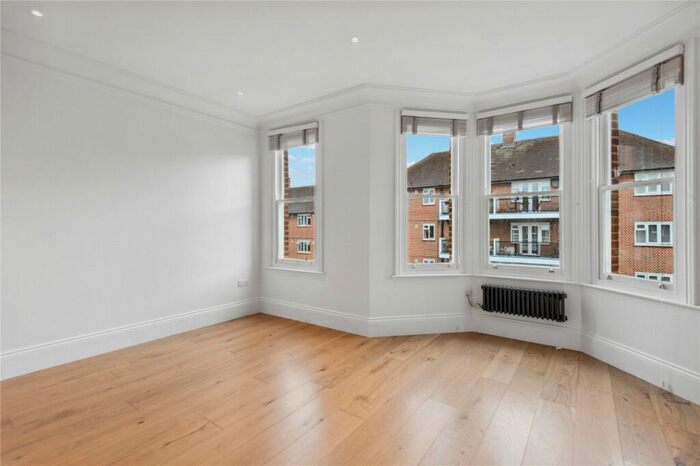 3 Bedroom Apartment To Rent In Broomwood Road, SW11