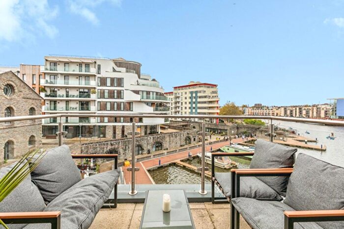 2 Bedroom Flat For Sale In Gasworks Lane, Bristol, BS1