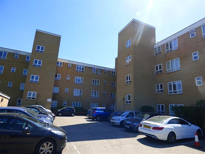 2 Bedroom Apartment To Rent In Wellesley Court, Iver, SL0