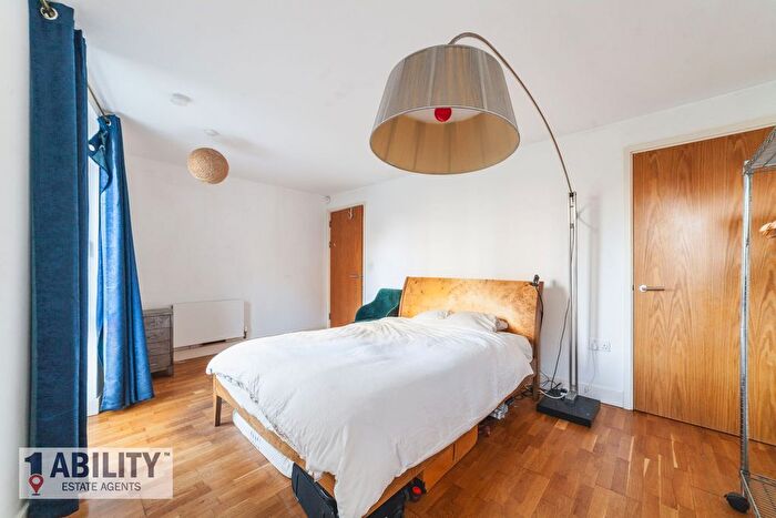 1 Bedroom Flat To Rent In Queensbridge Road, London, E2