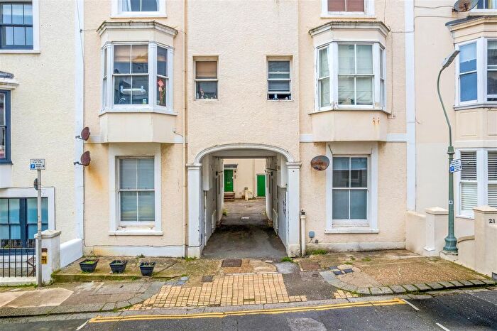 1 Bedroom Flat For Sale In Farm Road, Hove, BN3
