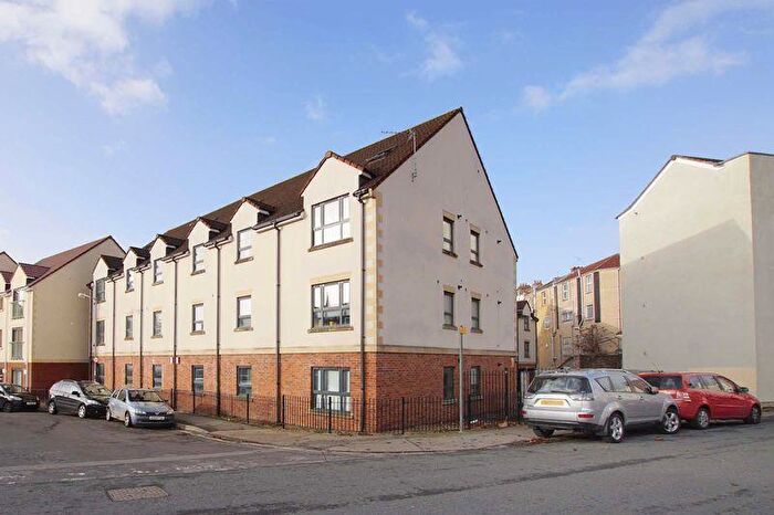 1 Bedroom Flat To Rent In Castle Court Mews, Ducie Road, Lawrence Hill, Bristol, BS5