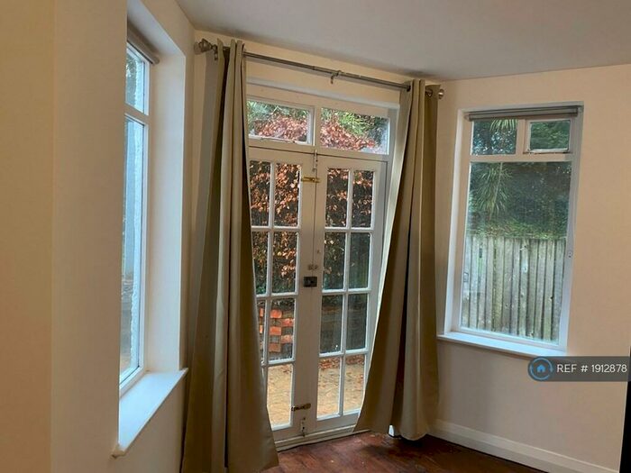 2 Bedroom Flat To Rent In Thorpewood Avenue, Forest Hill, SE26