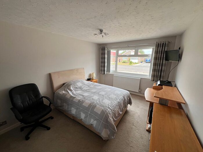 2 Bedroom Detached Bungalow For Sale In Woodpecker Drive, Weston-Super-Mare, BS22