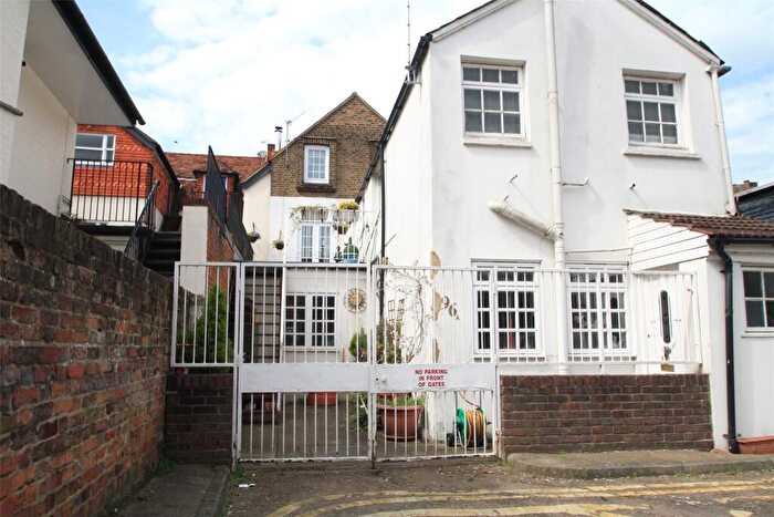 4 Bedroom House For Sale In Chertsey, Surrey, KT16