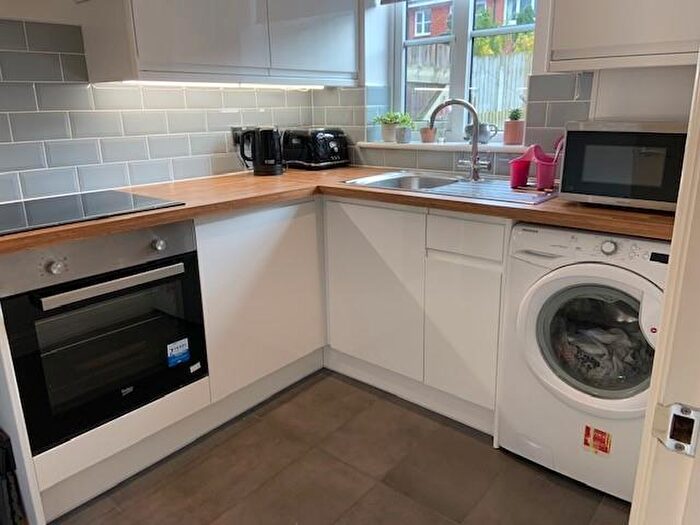 2 Bedroom Mews To Rent In Starling Close, Grosvenor Park, Sharston, M22