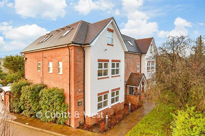 2 Bedroom Flat For Sale In Edgehill Road, Purley, Surrey, CR8