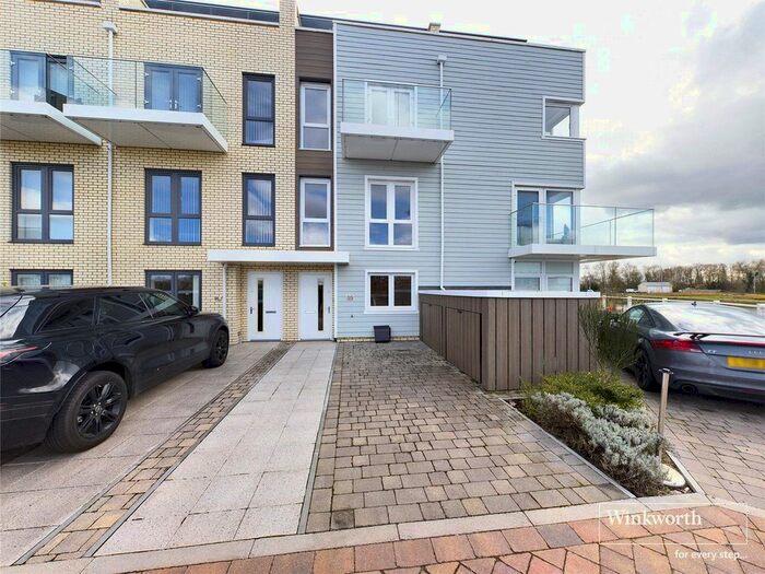 3 Bedroom Terraced House To Rent In Champlain Street, Reading, Berkshire, RG2