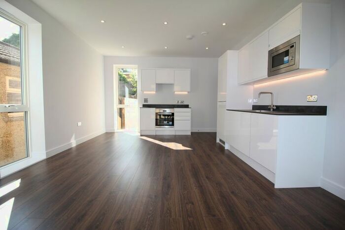 2 Bedroom Flat To Rent In Aldenham Road, Bushey WD19