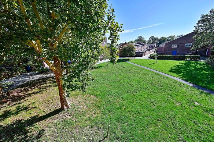 2 Bedroom Flat To Rent In Priors Field, Northolt, Northolt, UB5