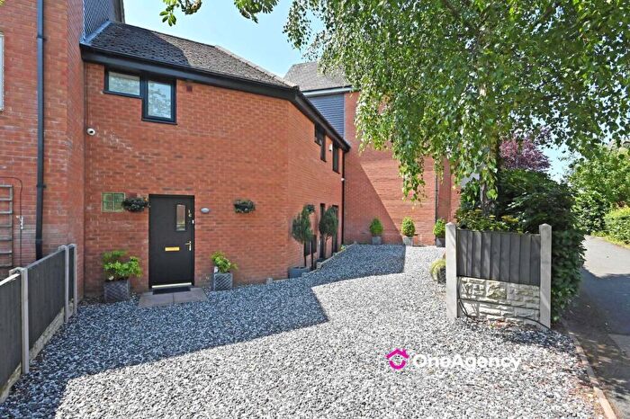 3 Bedroom Town House For Sale In Alderley Rise, Burslem, Stoke-on-Trent, ST6