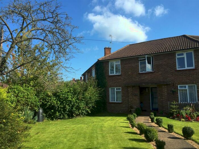 2 Bedroom Flat To Rent In Green Tiles Lane, Denham, Uxbridge, UB9