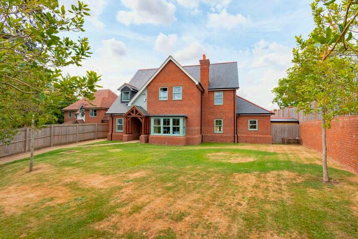 5 Bedroom Detached House For Sale In High Road, Soulbury, Buckinghamshire, LU7