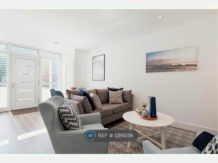 1 Bedroom Flat To Rent In Blades Court, London, SW15