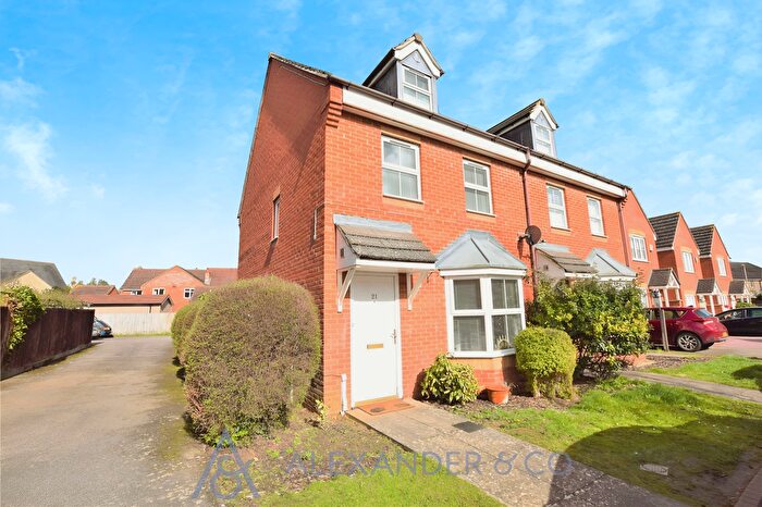 3 Bedroom Property To Rent In Restharrow Mead, Bure Park, Bicester, OX26