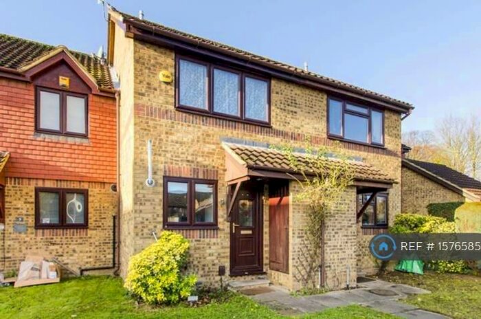 2 Bedroom Terraced House To Rent In Columbia Avenue, Ruislip, HA4