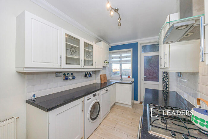 2 Bedroom Flat To Rent In Northern Parade, Portsmouth, Hampshire, PO2