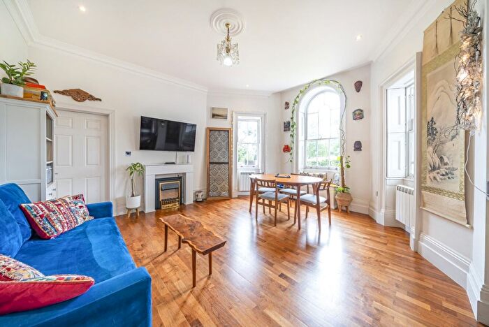 1 Bedroom Flat To Rent In Clapham Common North Side, London, SW4
