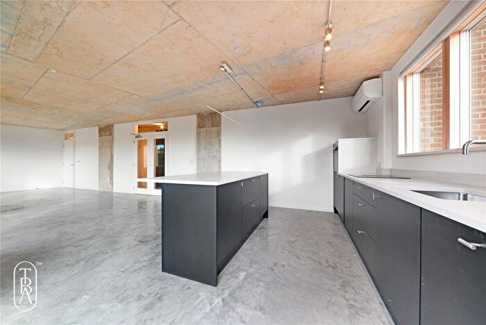 3 Bedroom Flat To Rent In London Lane, London, E8