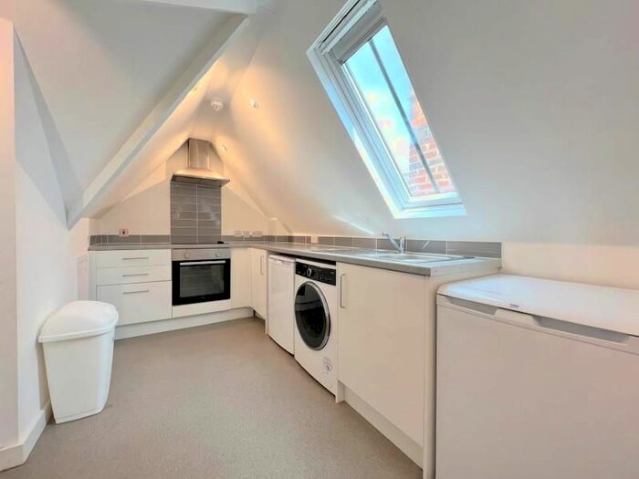 2 Bedroom Flat To Rent In East Churchfield Road, Acton, W3