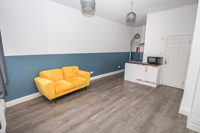 1 Bedroom Flat To Rent In Grove Green Road, Leytonstone, London, E11