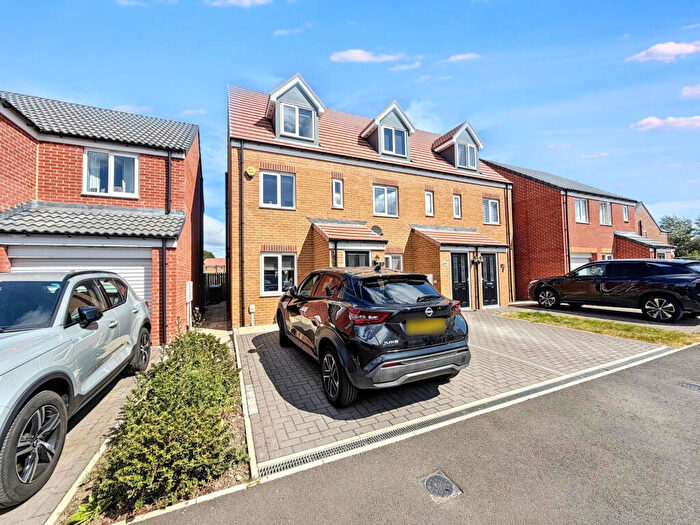 3 Bedroom End Of Terrace House For Sale In Yellowrattle Way, Philadelphia, Houghton Le Spring, Tyne And Wear, DH4