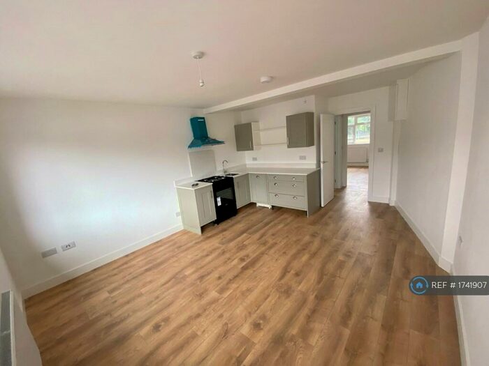 3 Bedroom Flat To Rent In Cecil Park Rd, Pinner, HA5